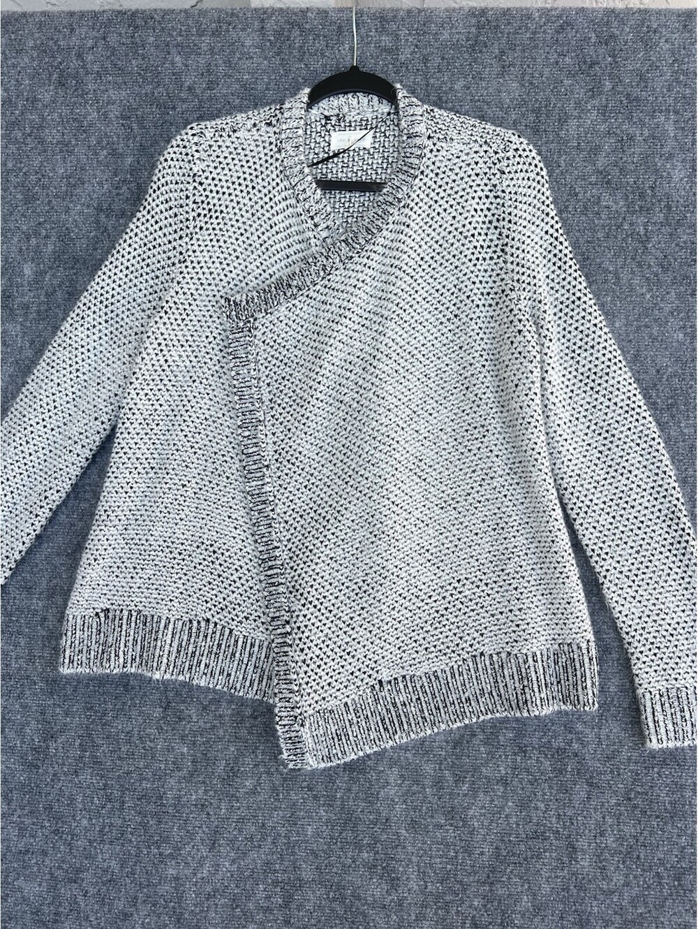 Lou & Grey Size Medium Contrast Cardigan Sweater Acrylic Wool Blend.